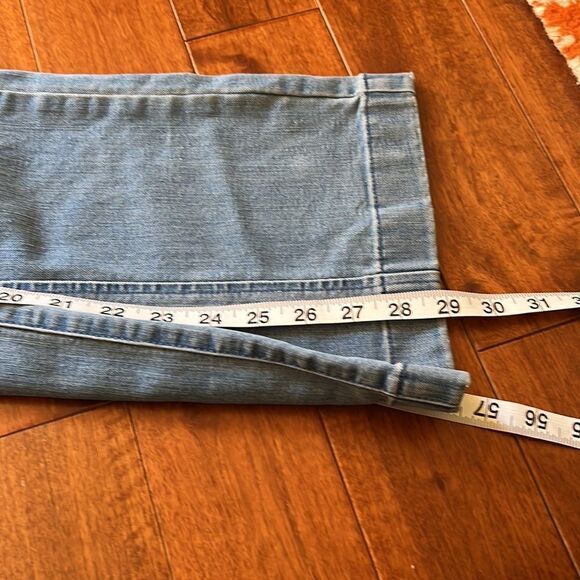 Issac Mizrahi Lives Light Blue Washed Denim Jeans - Picture 7 of 8